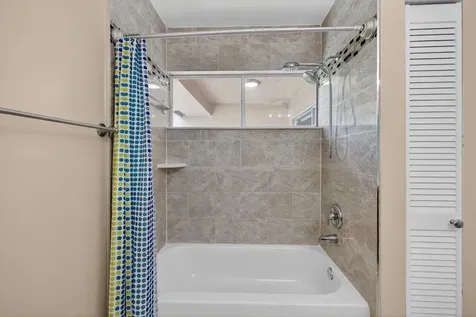 3239 NW 44th Street Oakland Park FL 33309