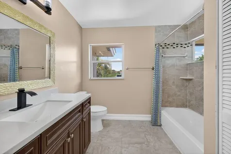 3239 NW 44th Street Oakland Park FL 33309