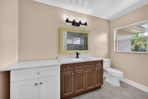 3239 NW 44th Street Oakland Park FL 33309