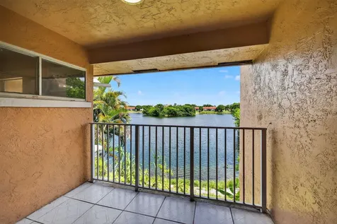 3239 NW 44th Street Oakland Park FL 33309