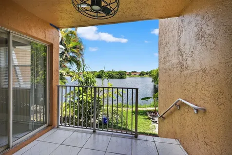 3239 NW 44th Street Oakland Park FL 33309
