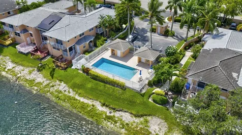 3239 NW 44th Street Oakland Park FL 33309