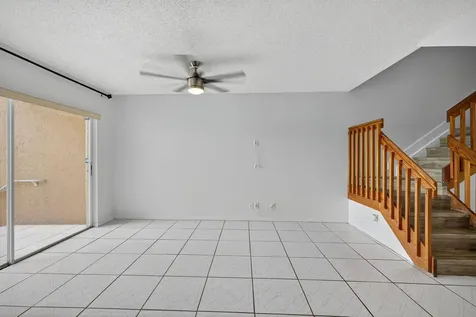 3239 NW 44th Street Oakland Park FL 33309