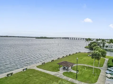 25 Park Avenue Vero Beach FL 32960