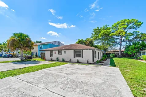 1661 W 27th Street Riviera Beach FL 33404
