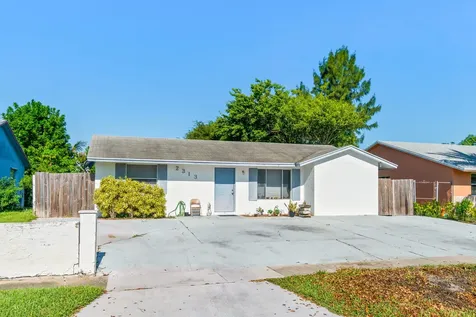 2313 Z Terrace Riviera Beach FL 33404