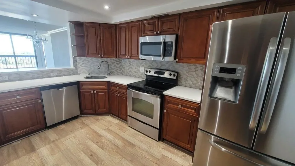 2425 Presidential Way West Palm Beach FL 33401