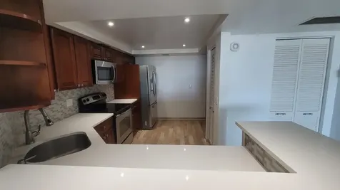 2425 Presidential Way West Palm Beach FL 33401