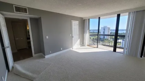 2425 Presidential Way West Palm Beach FL 33401