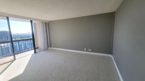 2425 Presidential Way West Palm Beach FL 33401