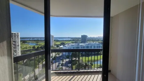 2425 Presidential Way West Palm Beach FL 33401