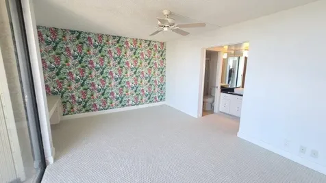 2425 Presidential Way West Palm Beach FL 33401