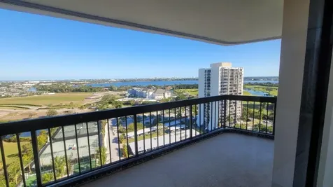 2425 Presidential Way West Palm Beach FL 33401