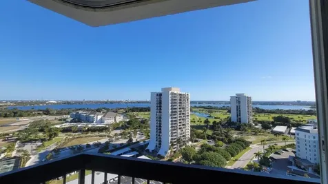 2425 Presidential Way West Palm Beach FL 33401