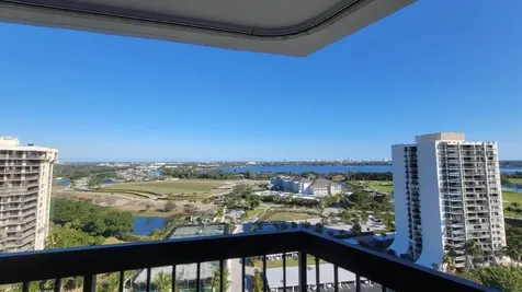 2425 Presidential Way West Palm Beach FL 33401