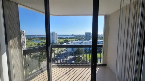 2425 Presidential Way West Palm Beach FL 33401