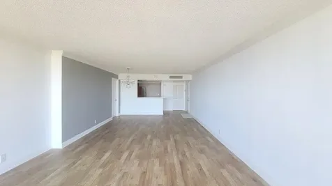 2425 Presidential Way West Palm Beach FL 33401