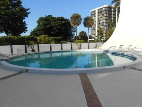 2425 Presidential Way West Palm Beach FL 33401