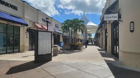 2425 Presidential Way West Palm Beach FL 33401