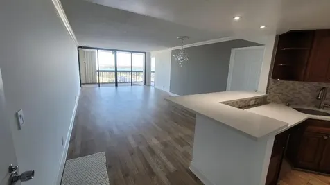 2425 Presidential Way West Palm Beach FL 33401