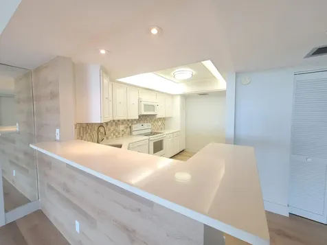 2425 Presidential Way West Palm Beach FL 33401