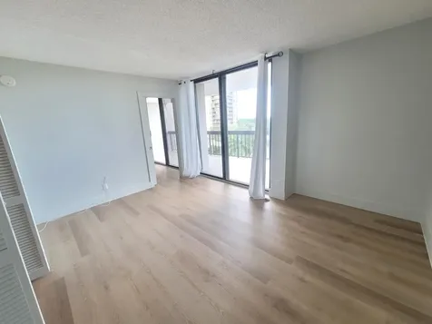 2425 Presidential Way West Palm Beach FL 33401