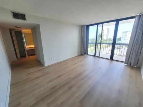 2425 Presidential Way West Palm Beach FL 33401