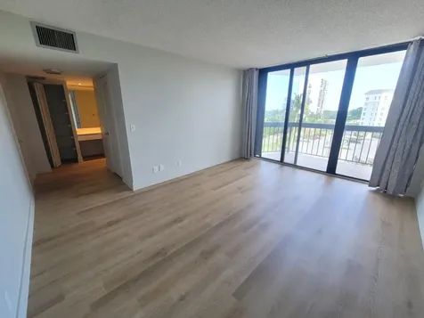 2425 Presidential Way West Palm Beach FL 33401