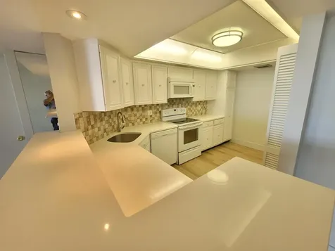 2425 Presidential Way West Palm Beach FL 33401