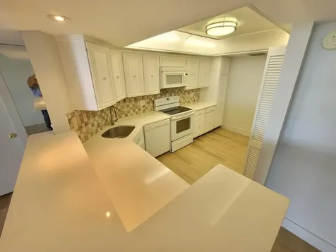 2425 Presidential Way West Palm Beach FL 33401
