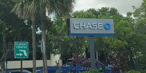 2425 Presidential Way West Palm Beach FL 33401