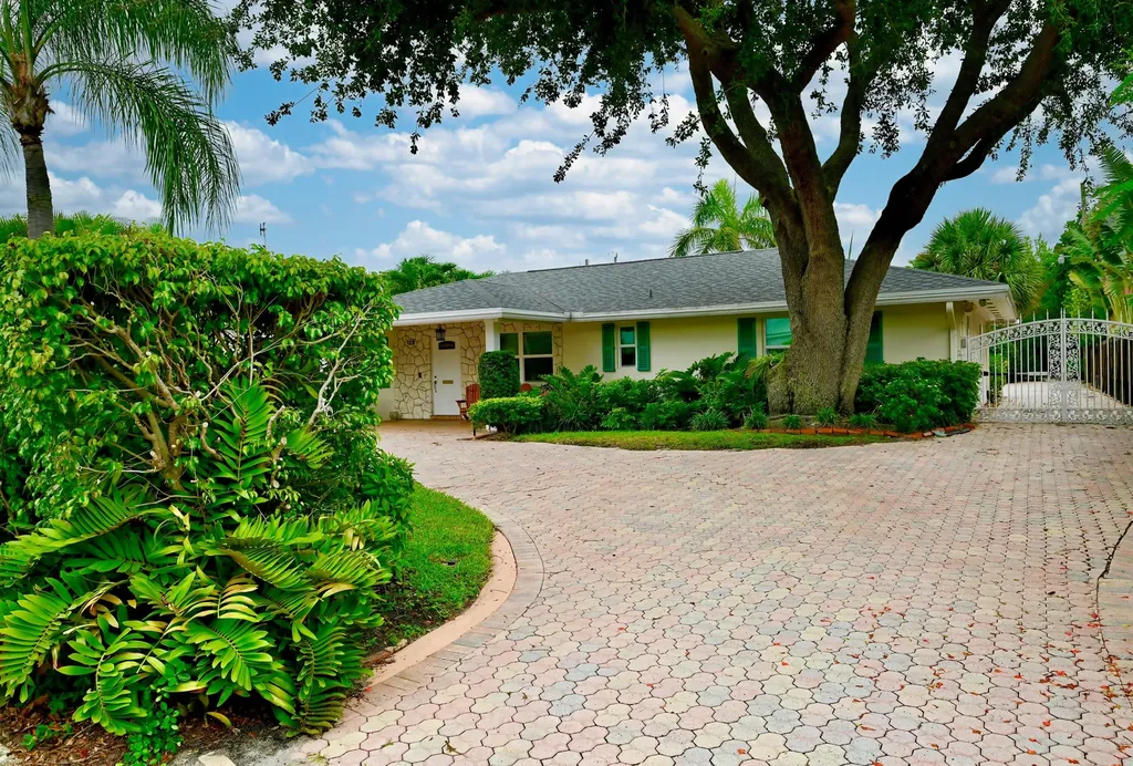 129 Alhambra Place West Palm Beach FL 33405