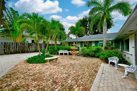 129 Alhambra Place West Palm Beach FL 33405