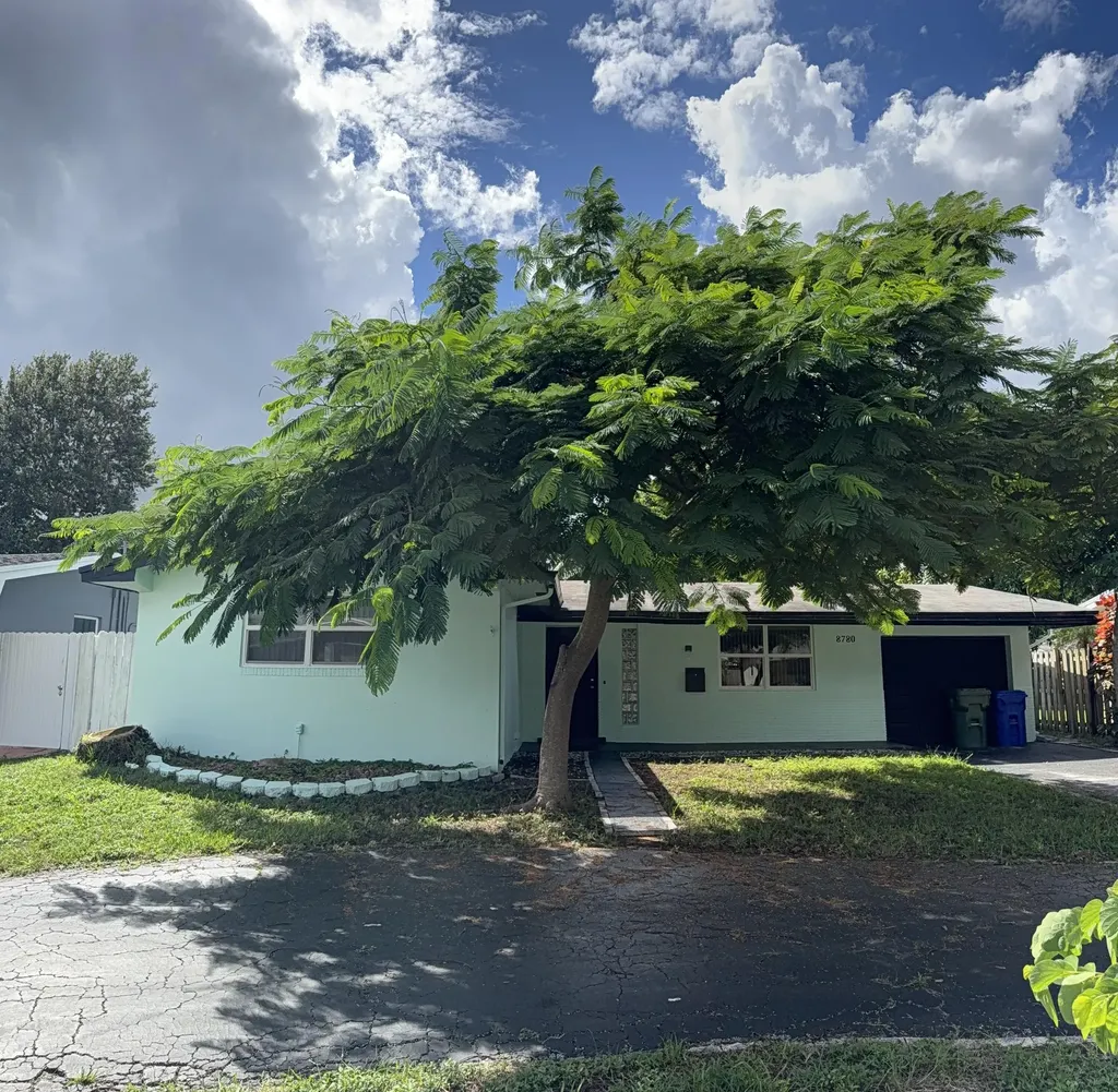 8780 Nw 12 Street Pembroke Pines FL 33024