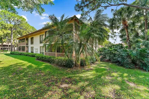 527 Brackenwood Place Palm Beach Gardens FL 33418