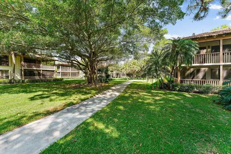 527 Brackenwood Place Palm Beach Gardens FL 33418
