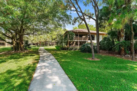 527 Brackenwood Place Palm Beach Gardens FL 33418