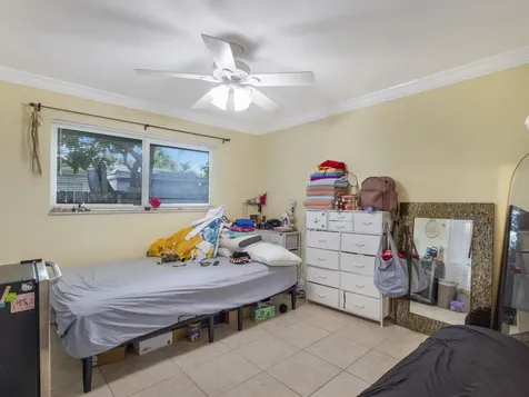 1680 NE 34th Lane Oakland Park FL 33334