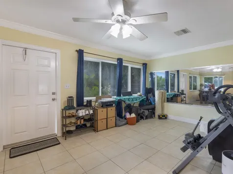 1680 NE 34th Lane Oakland Park FL 33334