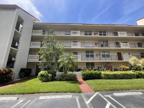 25 Abbey 101 Lane Delray Beach FL 33446