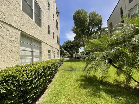 25 Abbey 101 Lane Delray Beach FL 33446