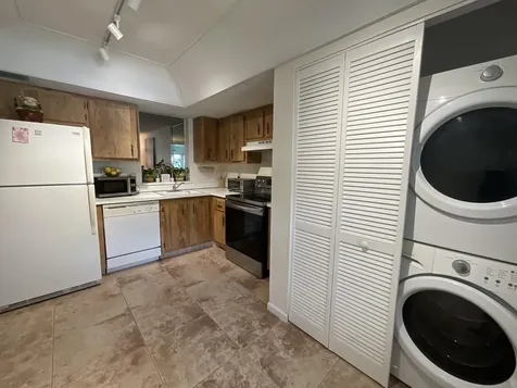25 Abbey 101 Lane Delray Beach FL 33446