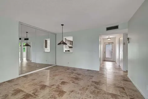 25 Abbey 101 Lane Delray Beach FL 33446