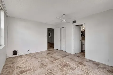 25 Abbey 101 Lane Delray Beach FL 33446