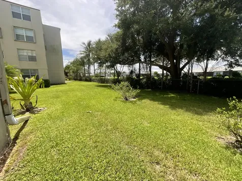 25 Abbey 101 Lane Delray Beach FL 33446