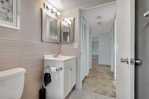 25 Abbey 101 Lane Delray Beach FL 33446