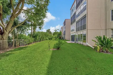 25 Abbey 101 Lane Delray Beach FL 33446