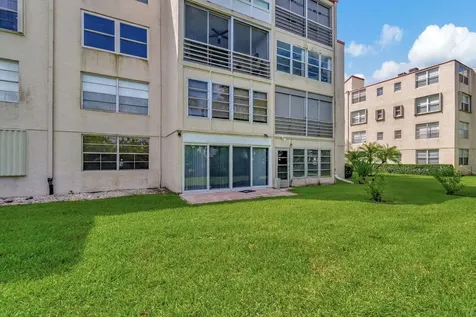 25 Abbey 101 Lane Delray Beach FL 33446