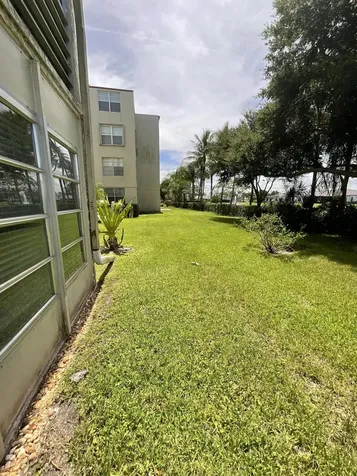 25 Abbey 101 Lane Delray Beach FL 33446