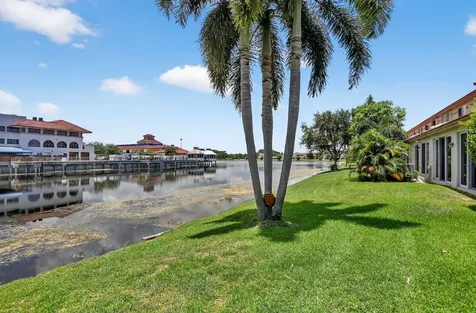 6806 Via Regina Boca Raton FL 33433